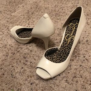 Jessica Simpson pumps